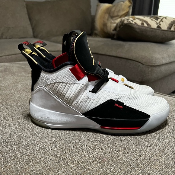 Nike Air Jordan 33 ‘Future Flight’ - Picture 2 of 7